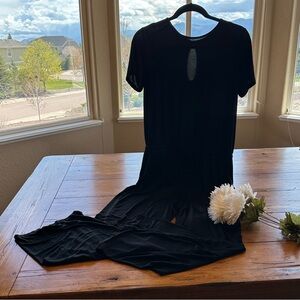 Black soft jumpsuit with pockets and keyhole back closure Size Large